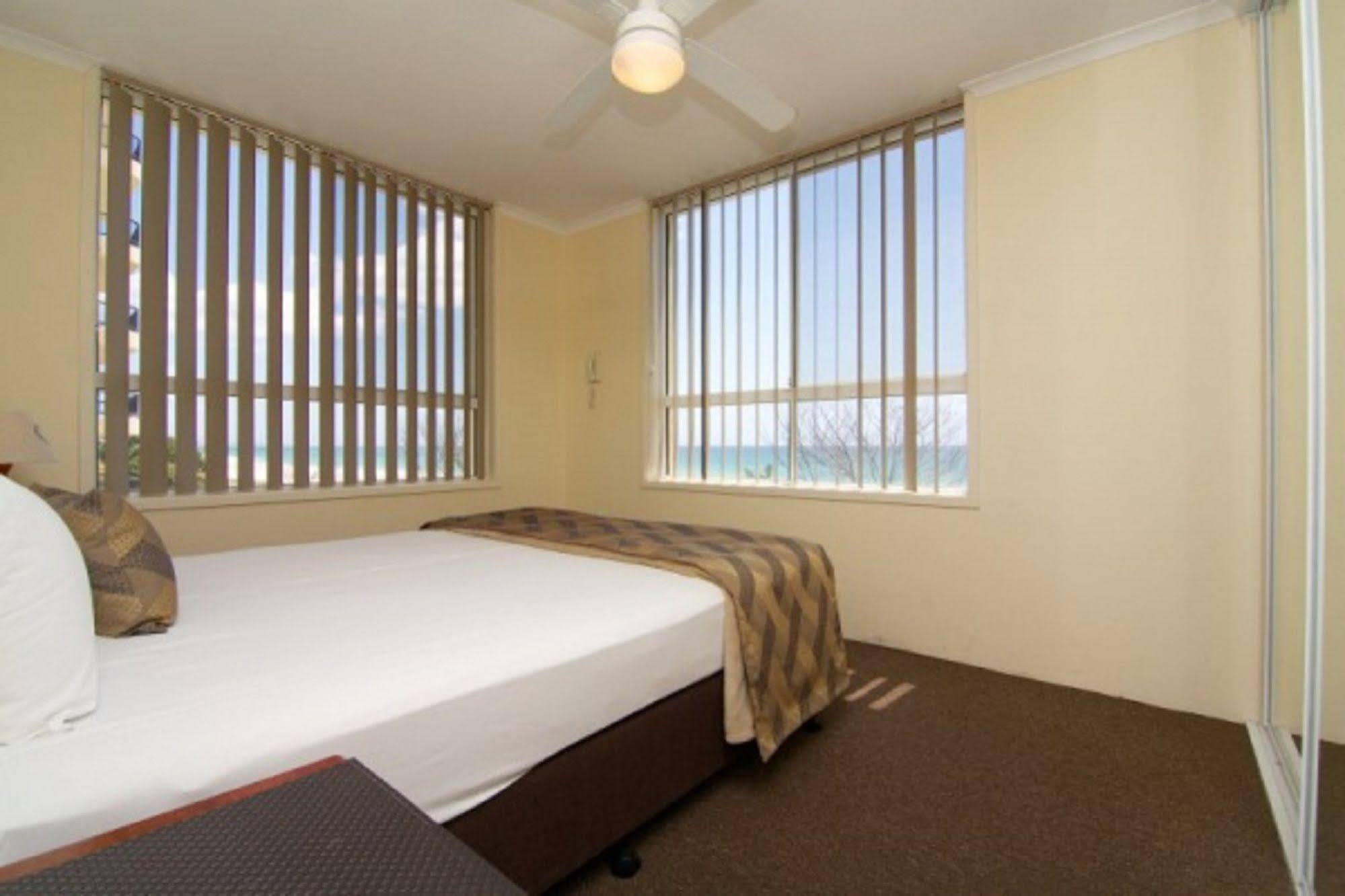 Crystal Beachfront Apartments 黄金海岸 外观 照片